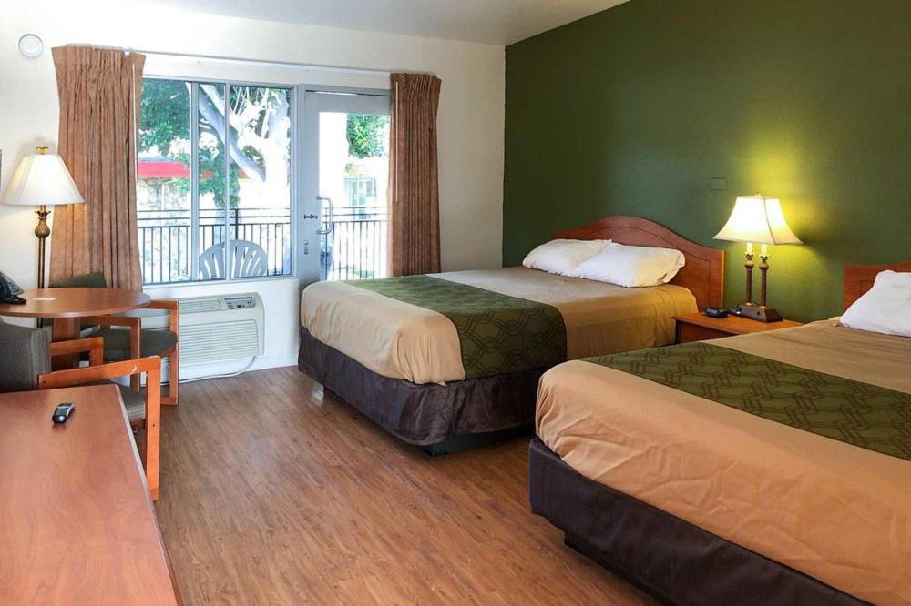 Garden Inn & Suites Oakland Airport Exterior photo